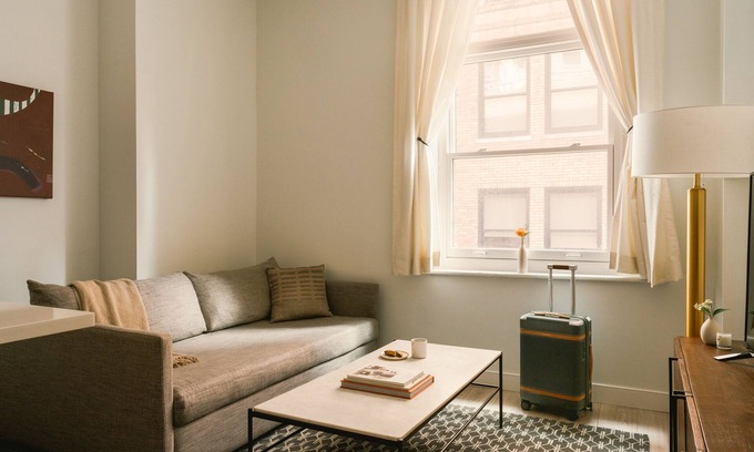 Midtown Village Apartamento | Sonder The Witherspoon | One-Bedroom Apartment w/ Den