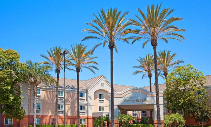 Santa Ana Hotel | Sonesta Simply Suites Orange County Airport