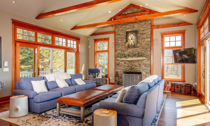 Dorset Casa | Songbird Meadows | Countryside Smart House | Home Theater & Chef’s Kitchen