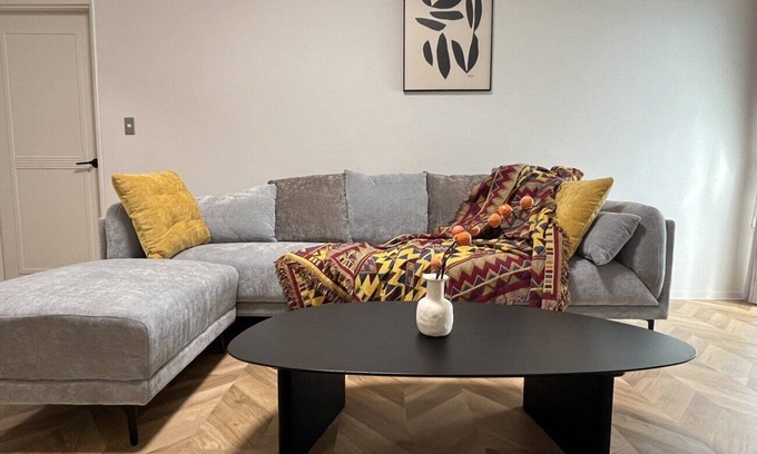 Xinyi Apartamento | Songshan 204- Spacious Family Stay Near Raohe Night Market – 4B2B