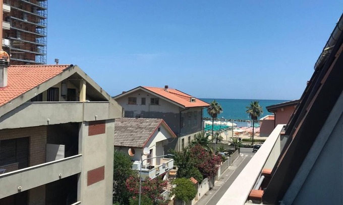 Montesilvano Apartamento | Casa de Sonia: a 50 metros de la playa. Ideal para familias. Vistas al mar.