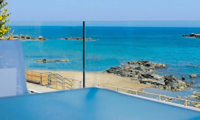 Agii Apostoli Apartamento | Nuevo, moderno, frente a la playa, junto a todas las comodidades, no se necesita automóvil, vista espléndida