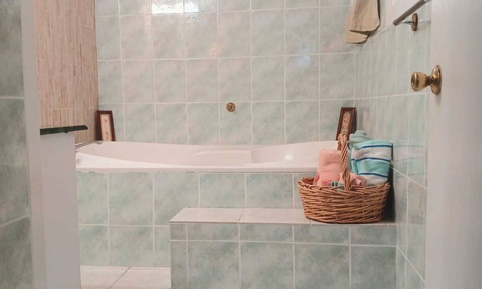 Nassau Apartamento | Sonn Tropic Studio [near BahaMar & Saunders Beach]