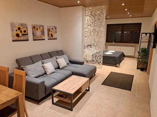 Bexbach Apartamento | Sonnen 1 - Erdgeschoss-Wohnung mit Arbeitszimmer und Parkplatz
