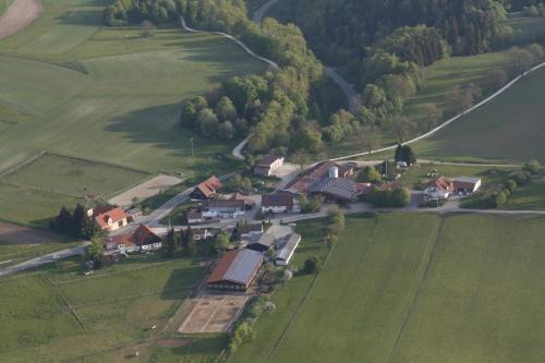 Gemarkung Tailfingen Apartamento | Sonnenhof, Ferienwohnung auf Reitanlage