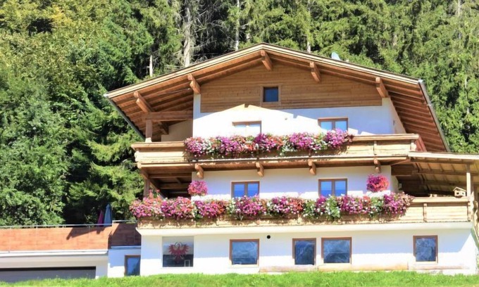 Stummerberg Apartamento | Sonnigs Platzl by Interhome