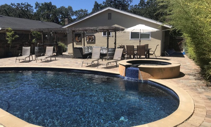Sonoma Casa | Piscina, Spa, enorme patio, 2 Millas de la plaza de Sonoma y 0.5 de Bodegas