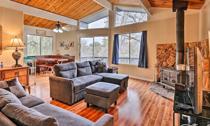 Standard Cabina | Sonora Cabin w/ Deck + Private Yard!