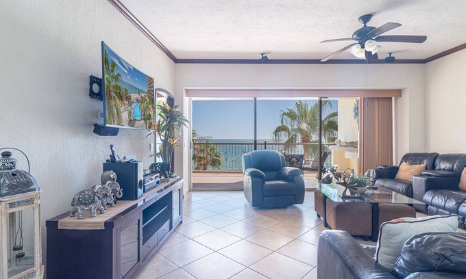 Bella Vista Condominio | Excelente amanecer y vistas de las puestas de sol desde el balcón 1 cama 1 baño condominio SKY 1006