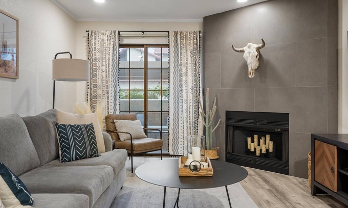 La Contessa Condominio | Sonoran Style 2BR/2BA w. Free Parking & Pool