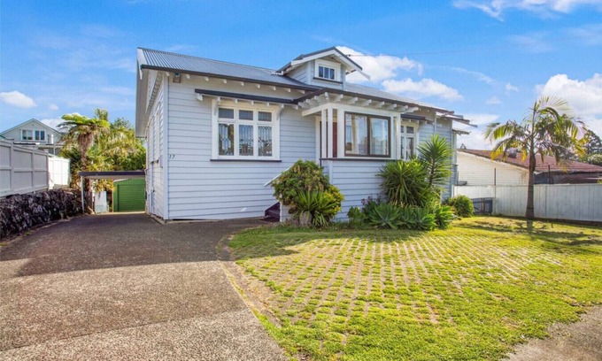 Mount Eden Casa | Soothe Serenity Mt Eden Villa with Parking