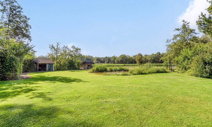 Waalre Apartamento | Soothing 1-bedroom studio in Riethoven shared garden