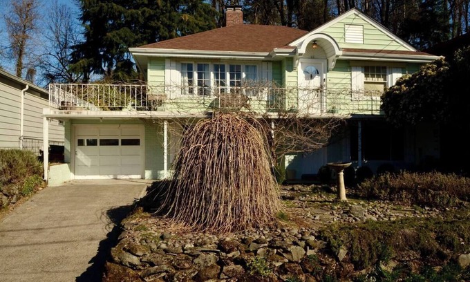 Mount Tabor Casa | Soothing 2-bedroom house with AC in SE Portland.