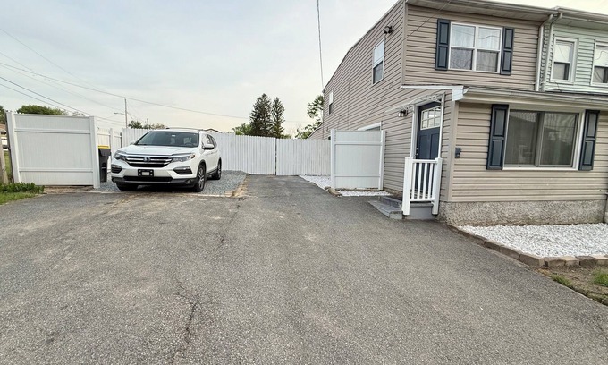 Wilmington Casa | Soothing 3-bedroom 1 bath house with A/C in Wilmington.