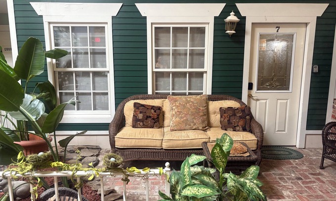 Lorain Apartamento | Soothing 3-bedroom apartment with AC in Lorain