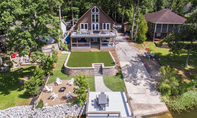 Chapin Casa | Soothing 3-bedroom house on Lake Murray!!