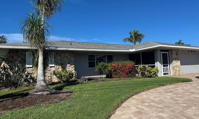Sorrento Shores Casa | Soothing 3-bedroom house with pool and boat dock in Osprey