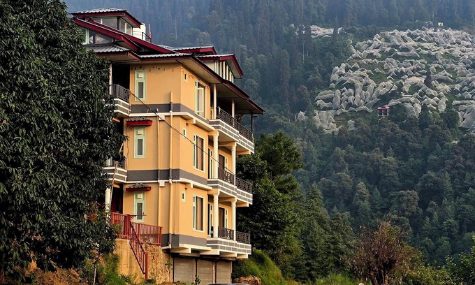 Kumharsain Casa | Soothing 3-bedroom in Narkanda.nNestled in the middle of Apple Orchards