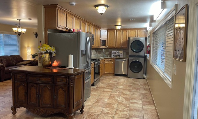 Mountlake Terrace Casa | Soothing 4 bedroom plus home office house with Wi-Fi in Mountlake Terrace