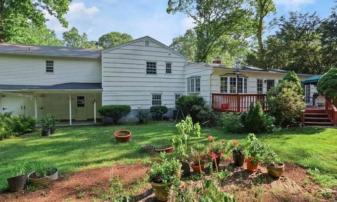 Trumbull Casa | Soothing 4-bedroom house with AC in Trumbull