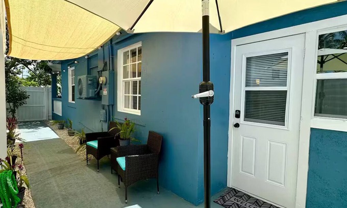 Westgate Apartamento | Soothing apartment with AC in vibrant West Palm Beach