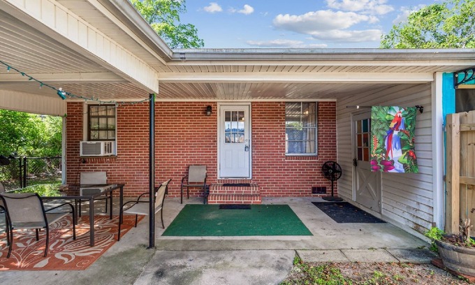 North Hill Casa | Soothing "Artists" Loft with large covered patio
