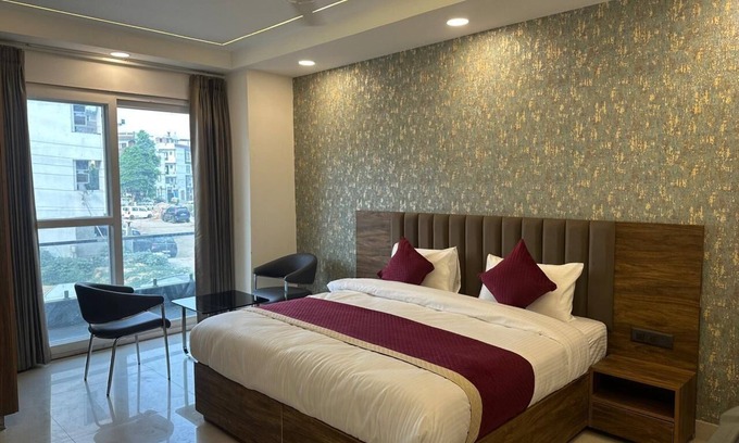 Sector 39 Hotel | Soothing Stayz - Near Medanta