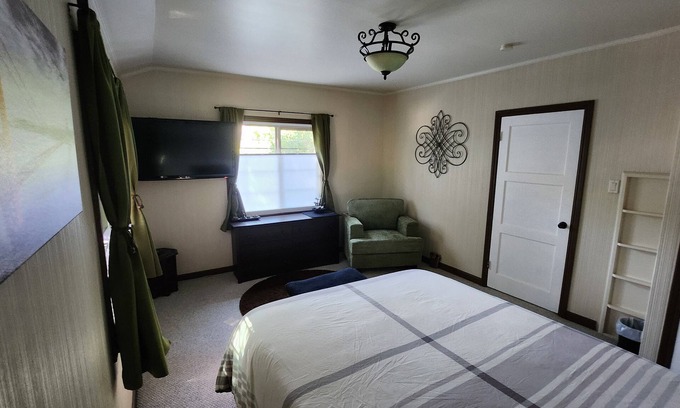 Central San Mateo Casa | Soothing townhome in San Mateo. 10 mins from sfo airport