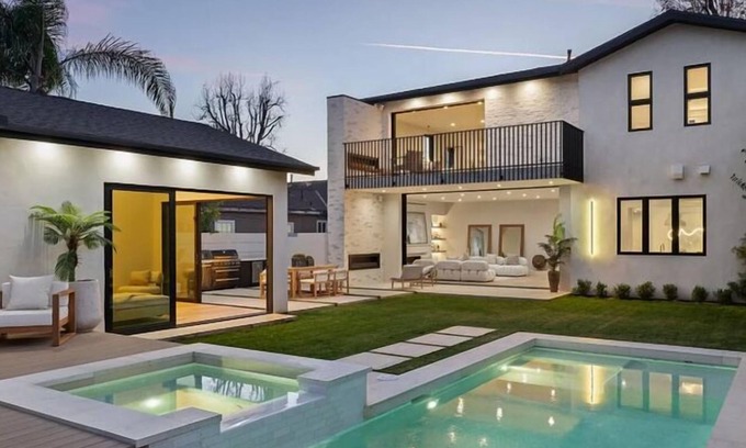 Sherman Oaks Casa | Soothing Villa with best AC breeze in charming Los Angeles,