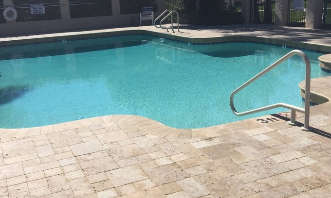 Dobson Ranch Condominio | Sophisticated 1 bedroom condo with pool!
