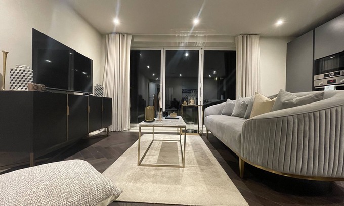 Chigwell Apartamento | Sophisticated 1BR, 1BA Chigwell Designer Flat