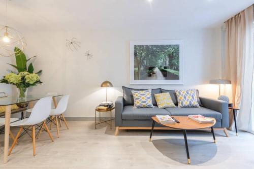 Barrio de La Latina Apartamento | Sophisticated brand new flat