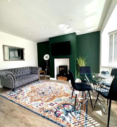 Canton Casa | Sophisticated Home with Beautiful & Large Garden