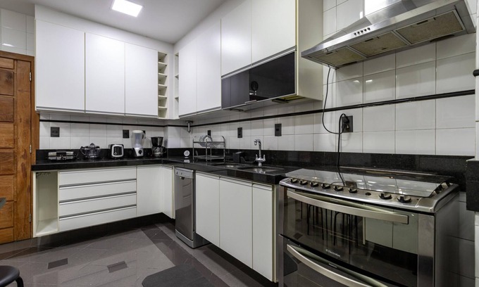 Zona Sul Apartamento | Sophisticated Ideal for Families in Botafogo Pb202b