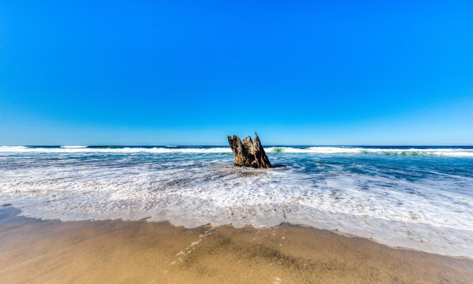 Edgewater Shores Cabaña | Sophisticated oceanfront home with beach views & private hot hub - dog-friendly