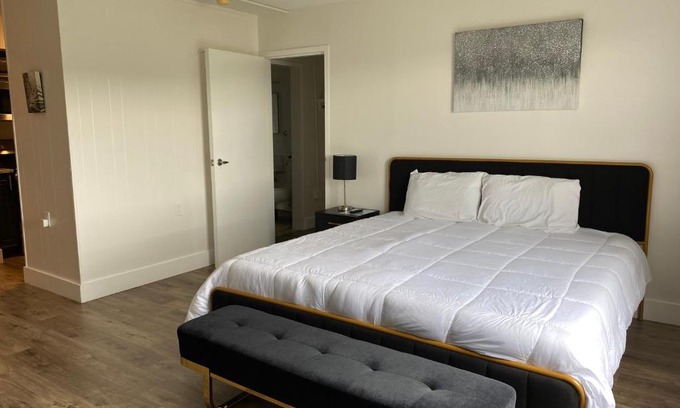 Gadsden Apartamento | Sophisticated studio apartment in Gadsden, AL