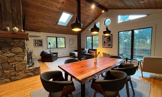 West Stockbridge Casa | Sophisticated and secluded Lenox Mt retreat minutes from Tanglewood. New listing