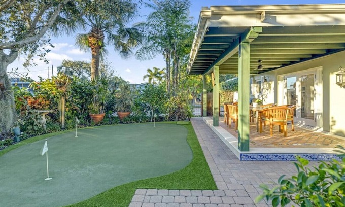 Bel Air Casa | SoSoPalmBeach-Tropical Bungalow