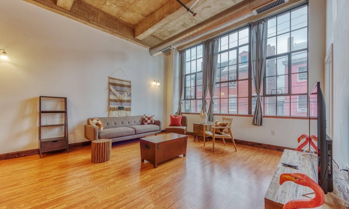 West Poplar Apartamento | Sosuite 2BR Apt w W D Gym On-site Restaurant