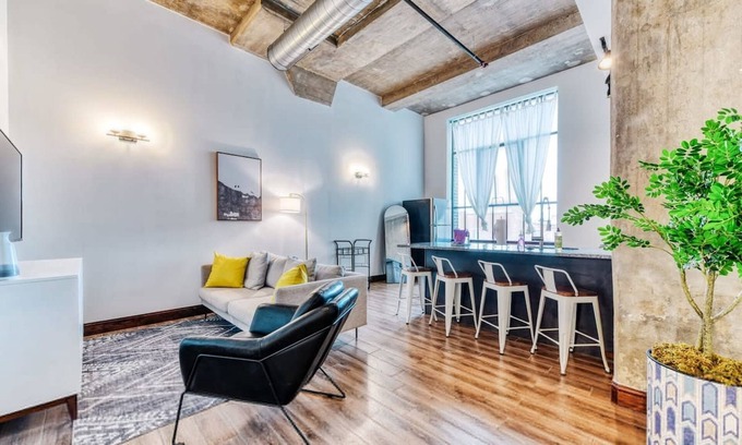 West Poplar Apartamento | Sosuite 2BR Apt w W/d, Gym, On-site Restaurant