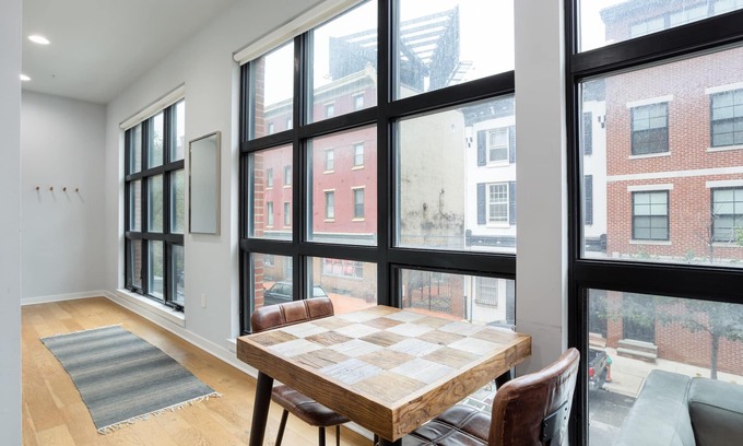 Old City Apartamento | Sosuite Corner 1BR Apt w W/d, Shared Roofdeck