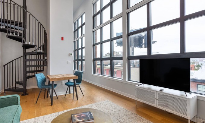 Old City Apartamento | Sosuite Corner 2BR Loft w W D Shared Roofdeck