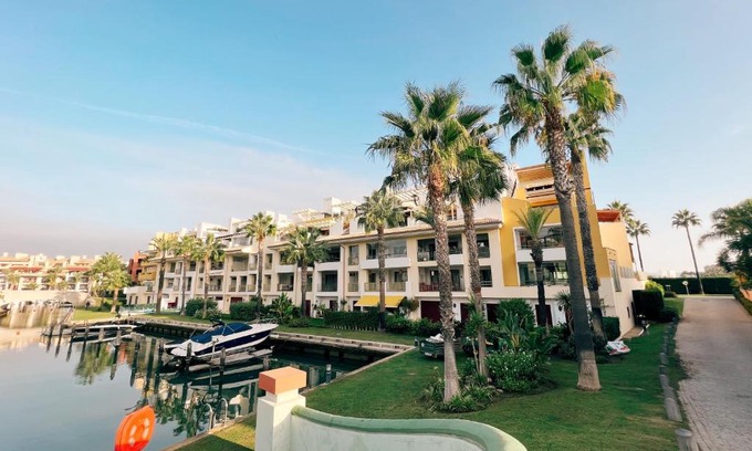 Sotogrande Apartamento | Sotogrande Alboaire- Waterfront luxury 4 bedroom Apt in the Marina of Sotogrande