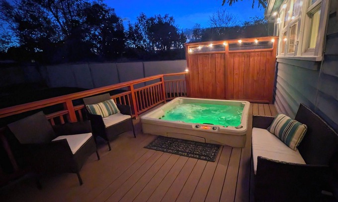 Downtown Salt Lake City Casa | Soul-warming Historic home - Private hot-tub, yard, Parks, 6min to downtown SLC.