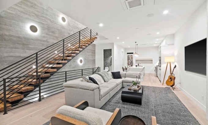 Arts District Casa | Soulshine Penthouse w/ Exclusive Resort Access!