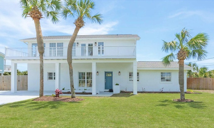 Villa Segunda Casa | Sound View - 5 Bedroom Home with POOL! Sleeps 20