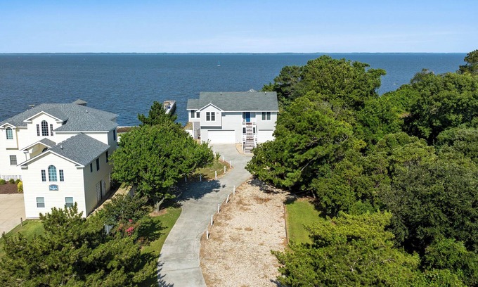 Duck Casa | Sounds Ducky: Private Heated Saltwater Pool | Hot Tub | Sound front | 5-minute w