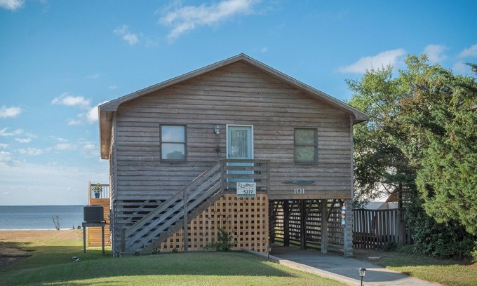 Colington Harbour Casa | Sounds Good | Soundfront | Colington Harbour | Kill Devil Hills | Sleeps 8