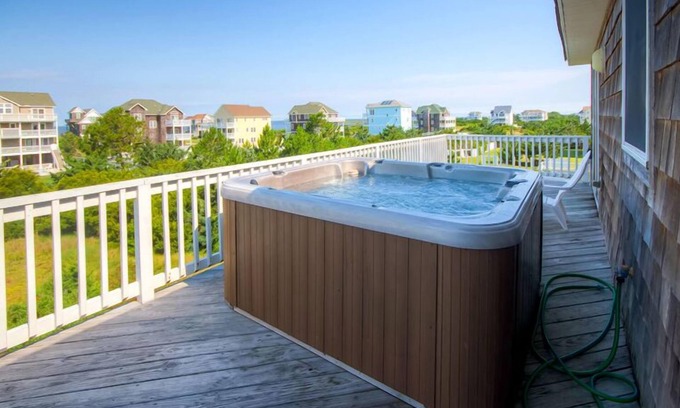 Wind Over Waves Casa | ¡Mascota amigable! Soundside w / Pool, bañera de hidromasaje, sala de juegos, acceso a sonido Cmty y rampa para botes