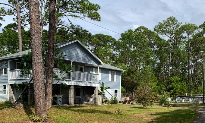 Gulf Breeze Casa | Soundside Vibes | House in Gulf Breeze with a pool, firepit, and beach access